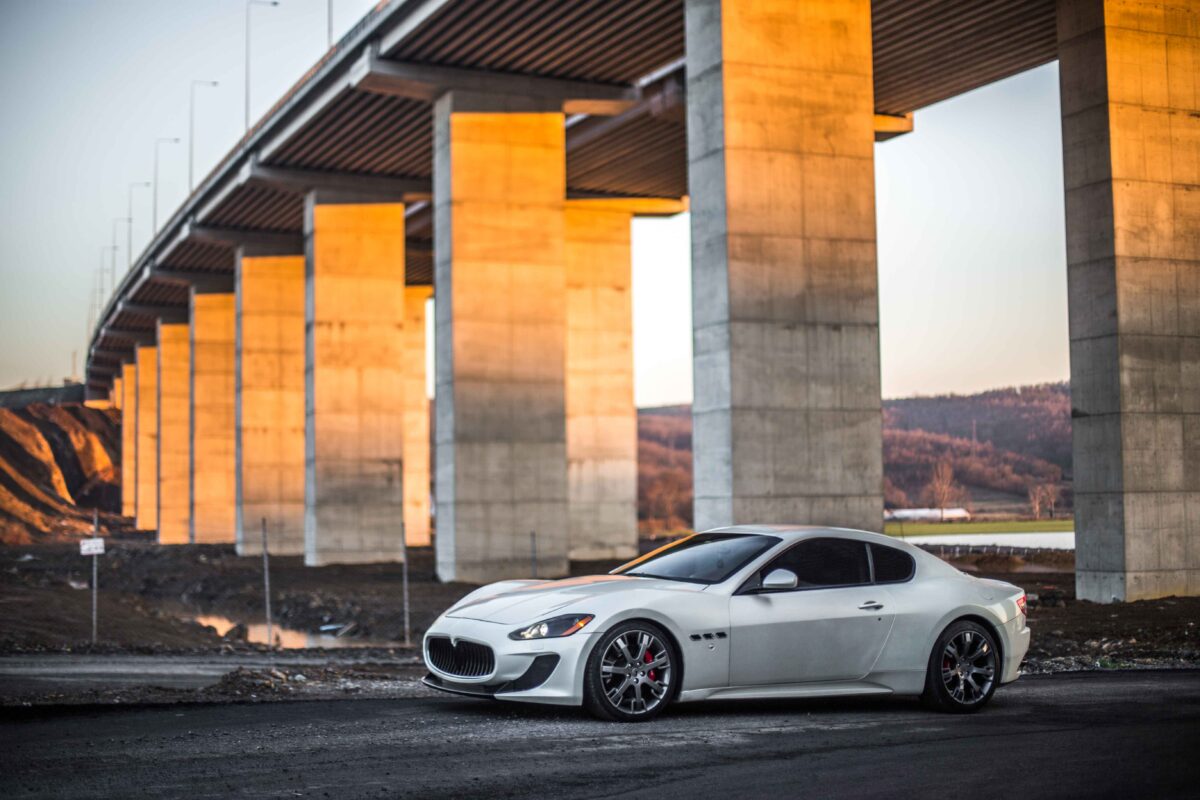 white-porsche Panamera